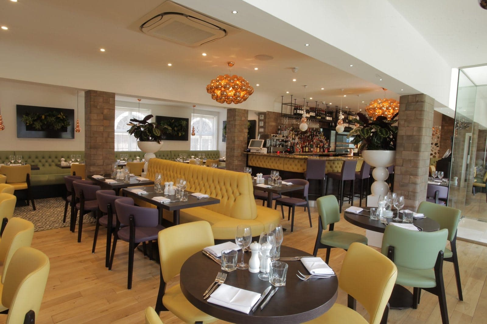 Aqua Bar & Grill - Petts Wood - image 1