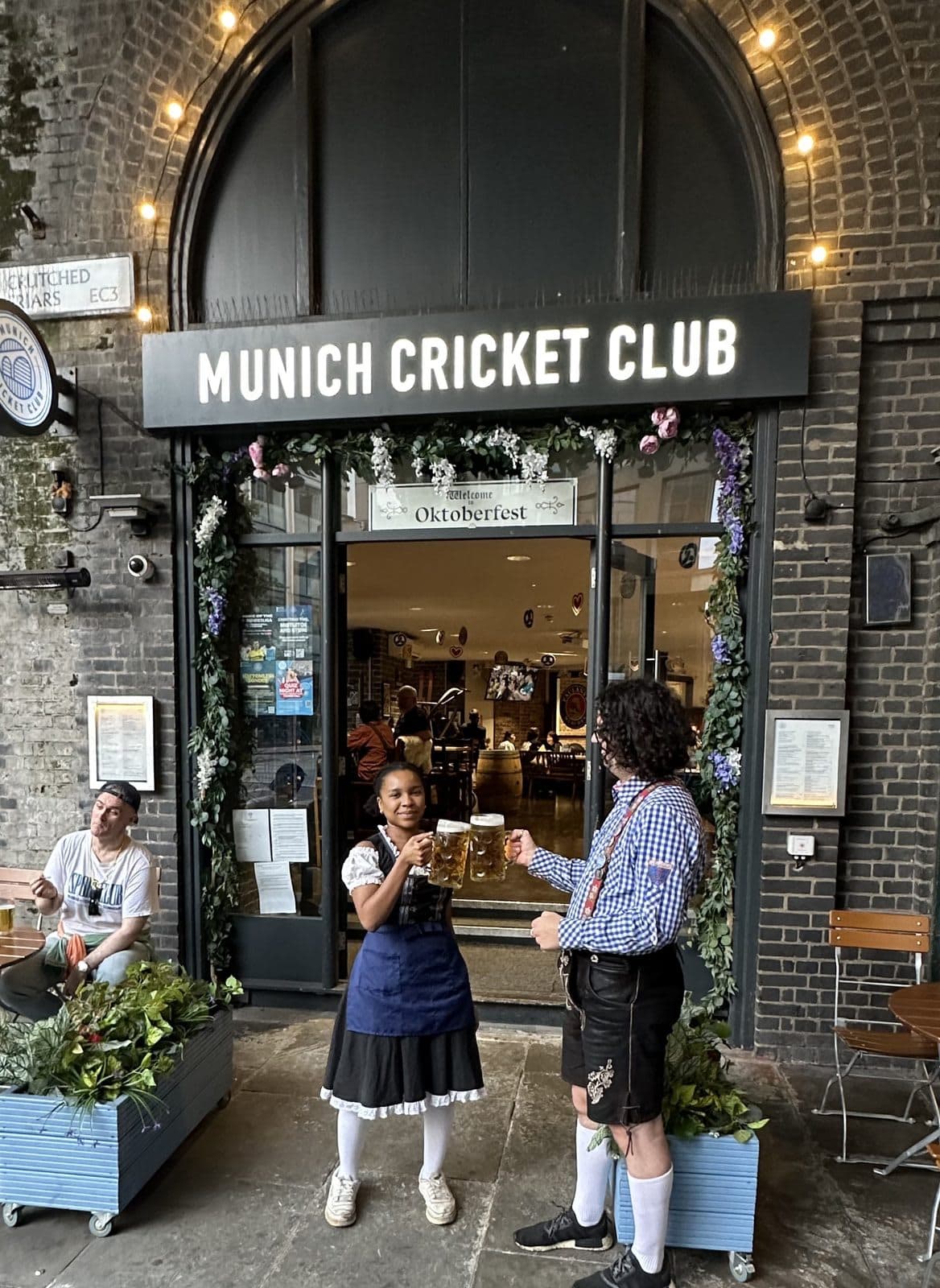 Munich Cricket Club Tower Hill - image 1