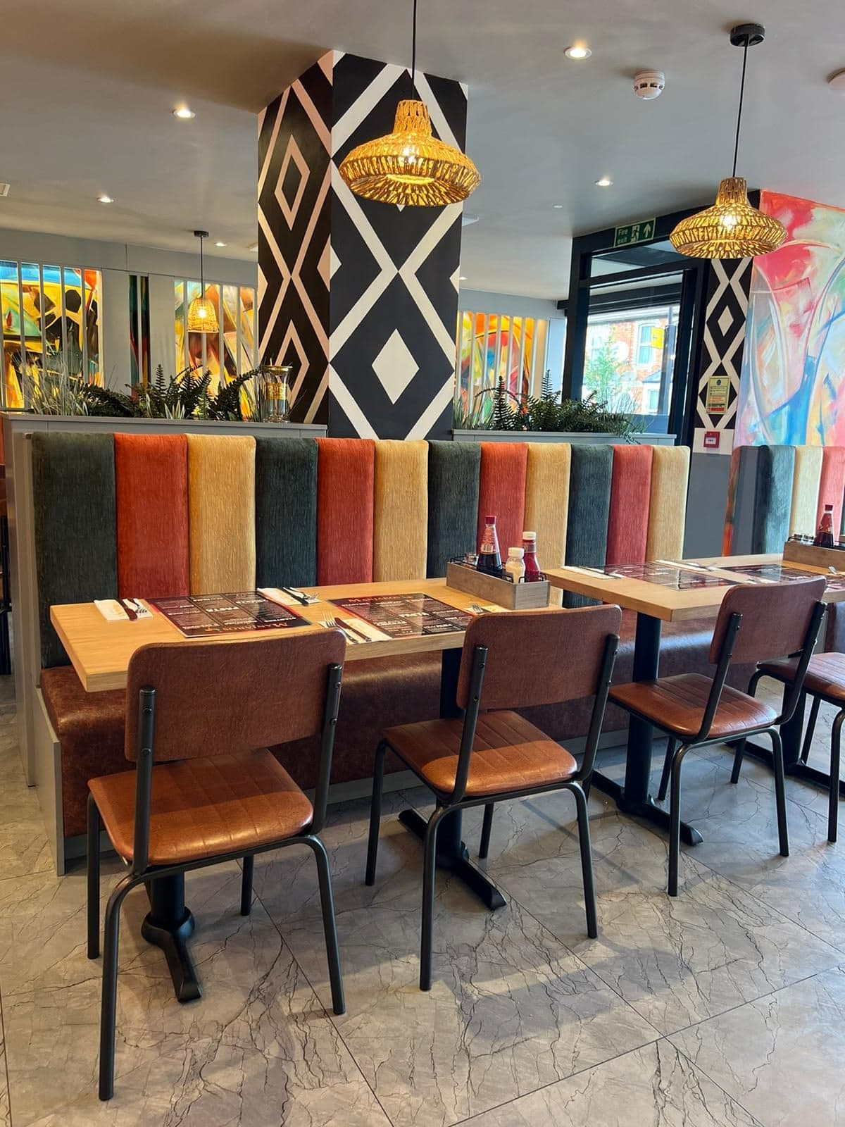 Manjaros - Restaurant in Southall - image 1