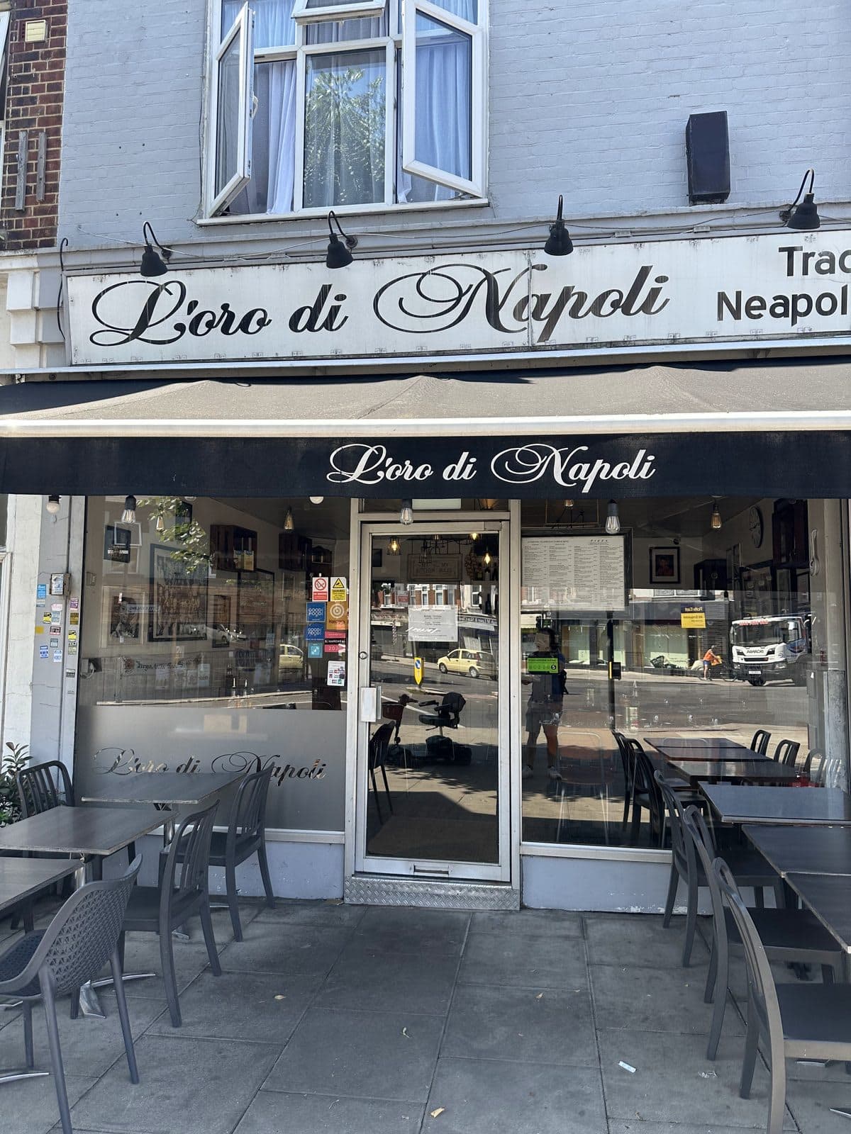 L'oro di Napoli Ealing - image 1