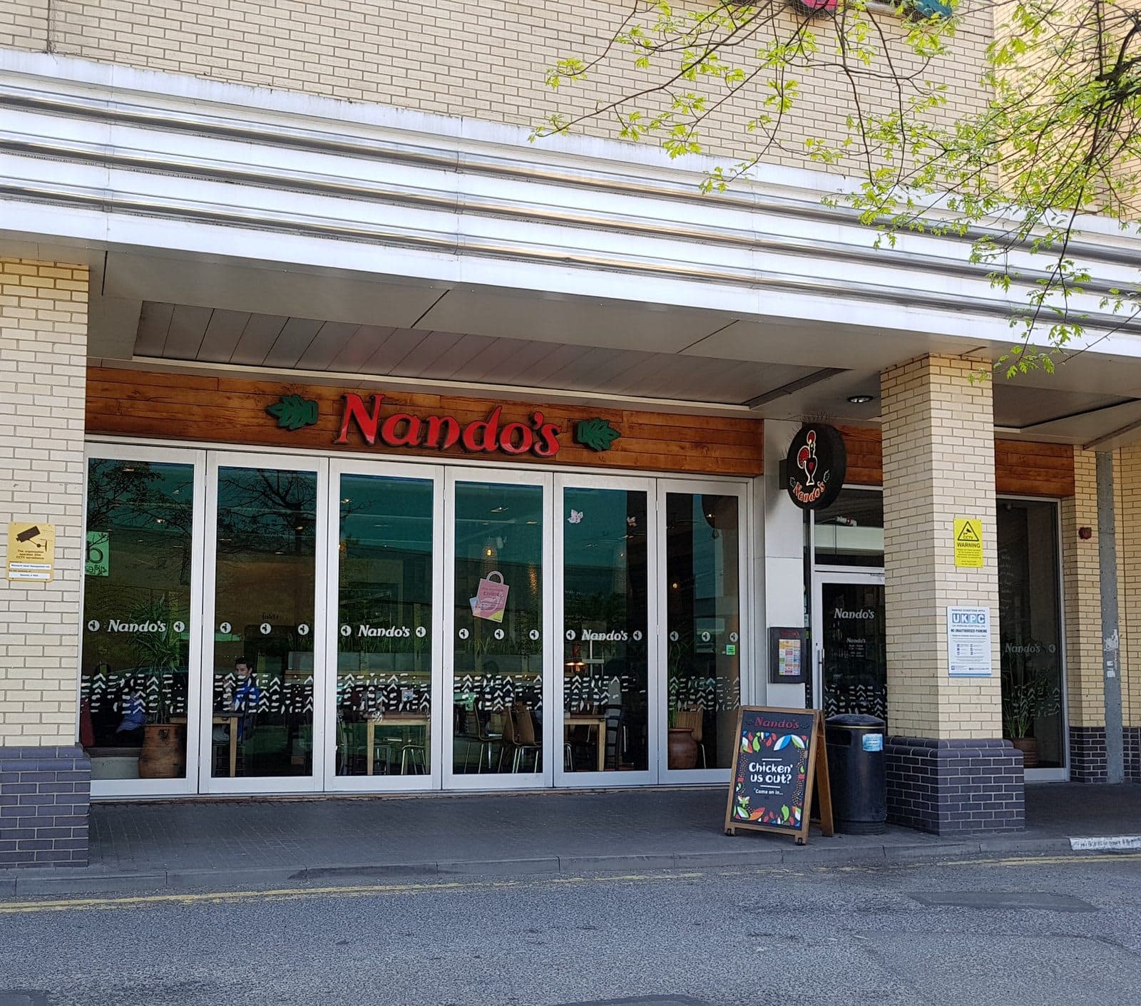 Nando's Croydon - Valley Leisure Park - image 1
