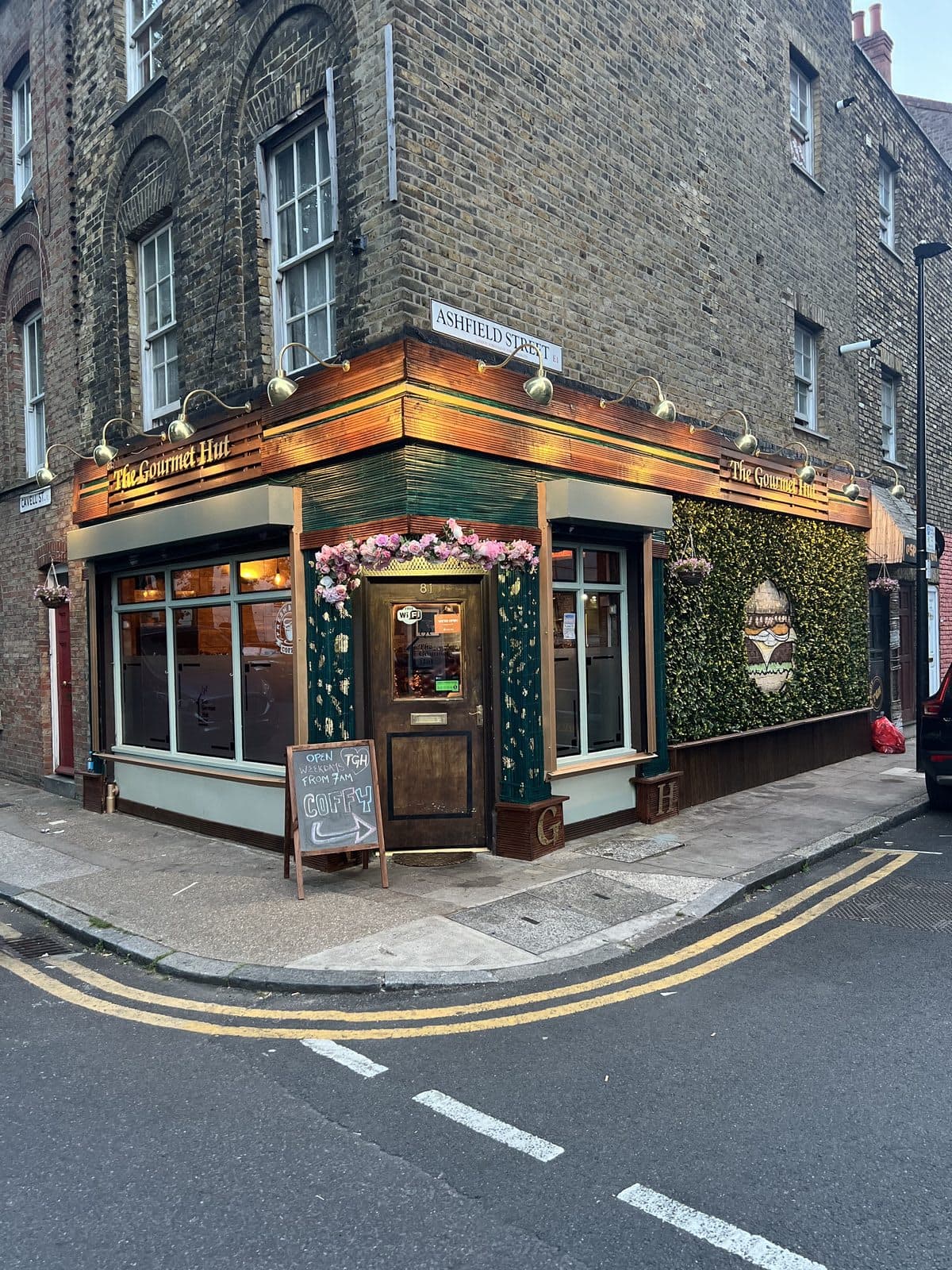 The Gourmet Hut - image 1