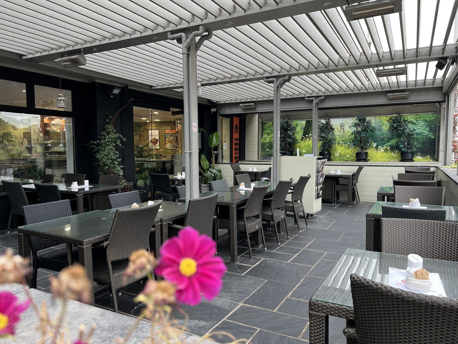 Belgique Wanstead Cafe - image 1
