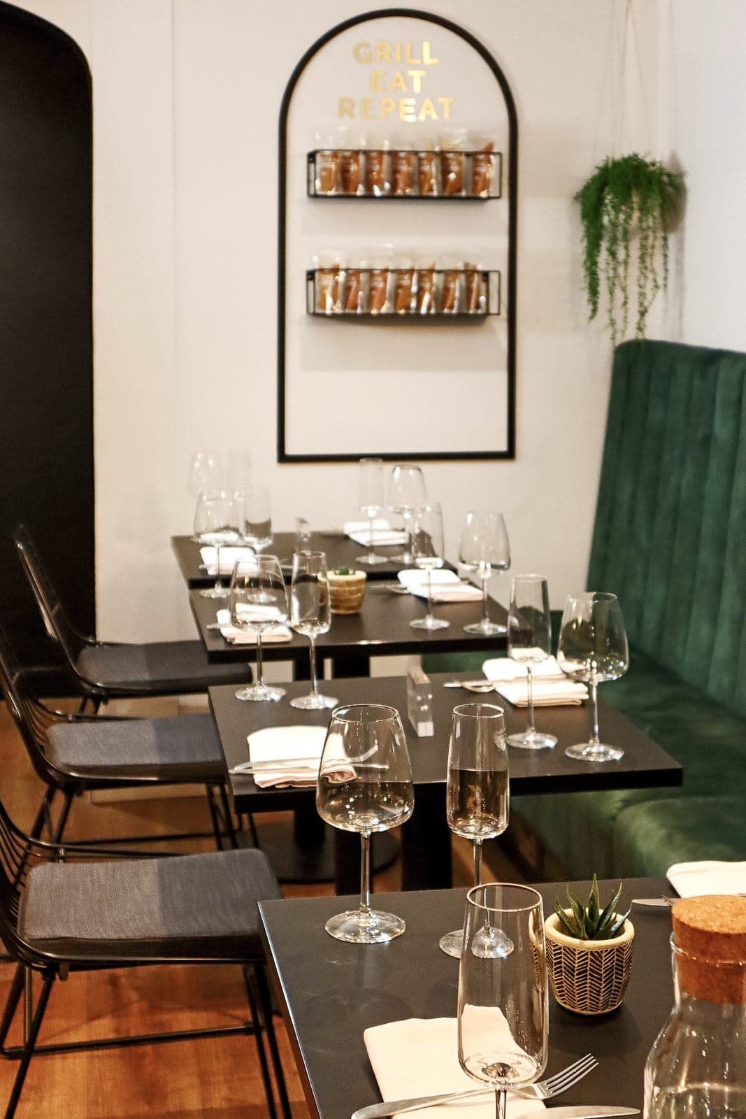 Papi's Grill Restaurant and Bar - New Cross - image 1