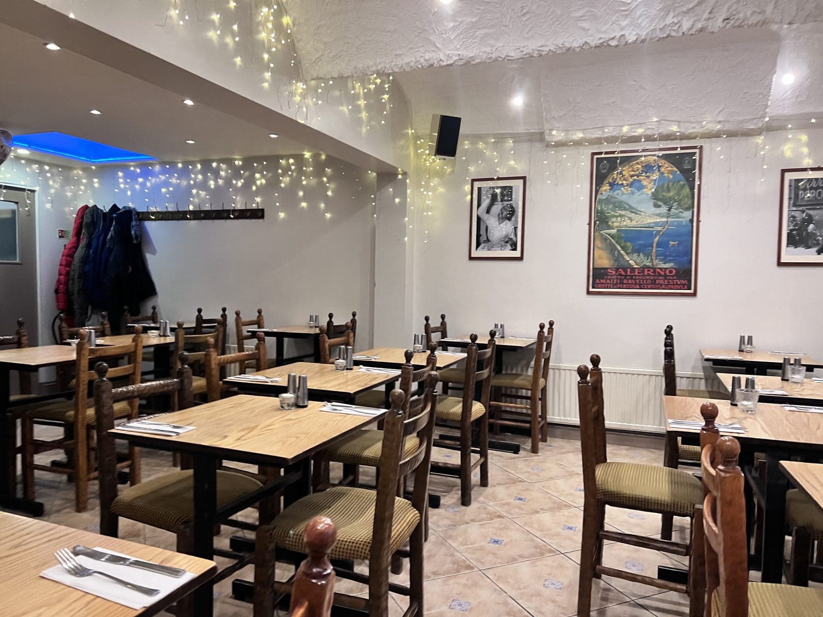 La Caverna Pizzeria Restaurant - image 1