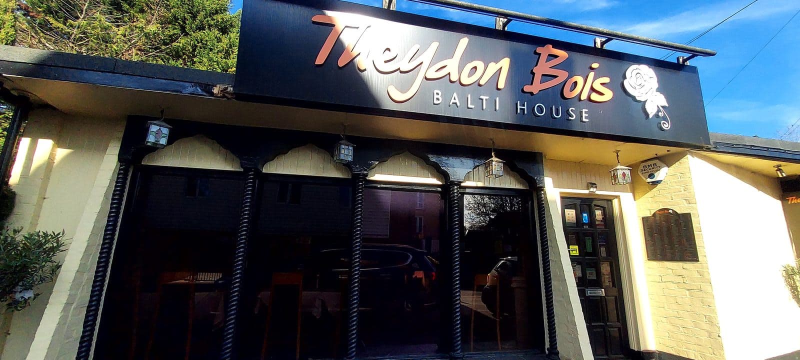 Theydon Bois Balti House - image 1