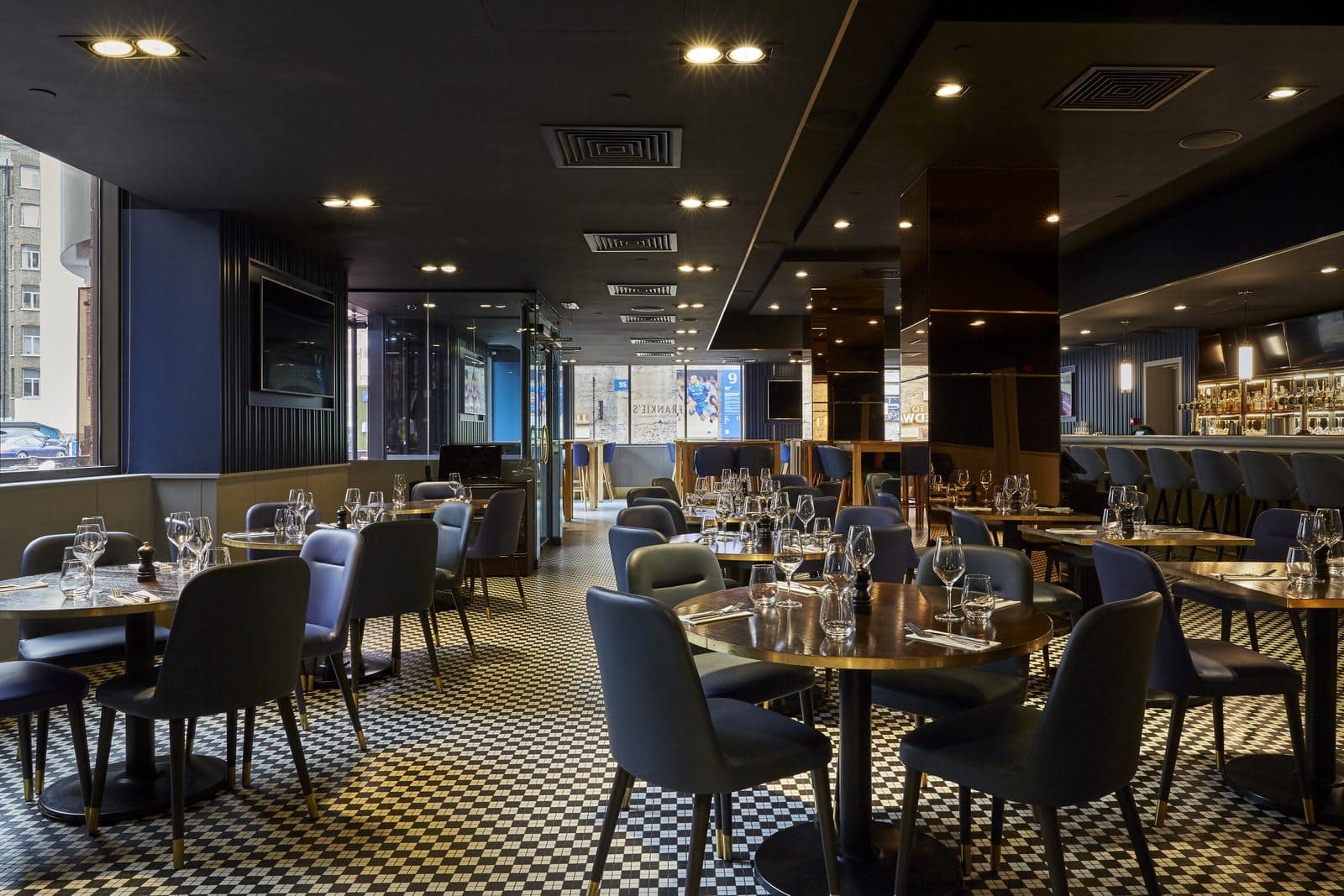 Frankie's Sports Bar & Grill - image 1