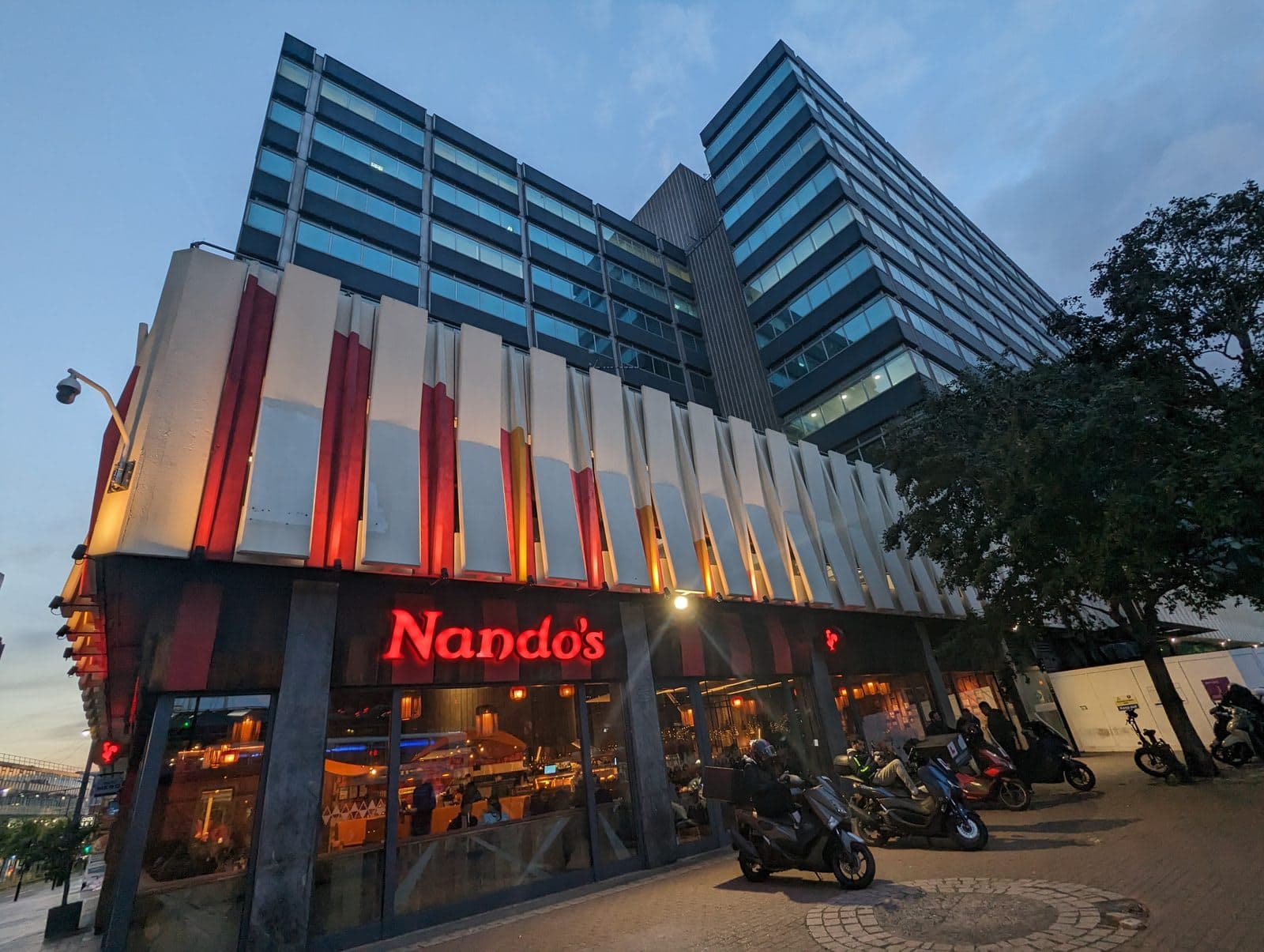 Nando's East Croydon - image 1