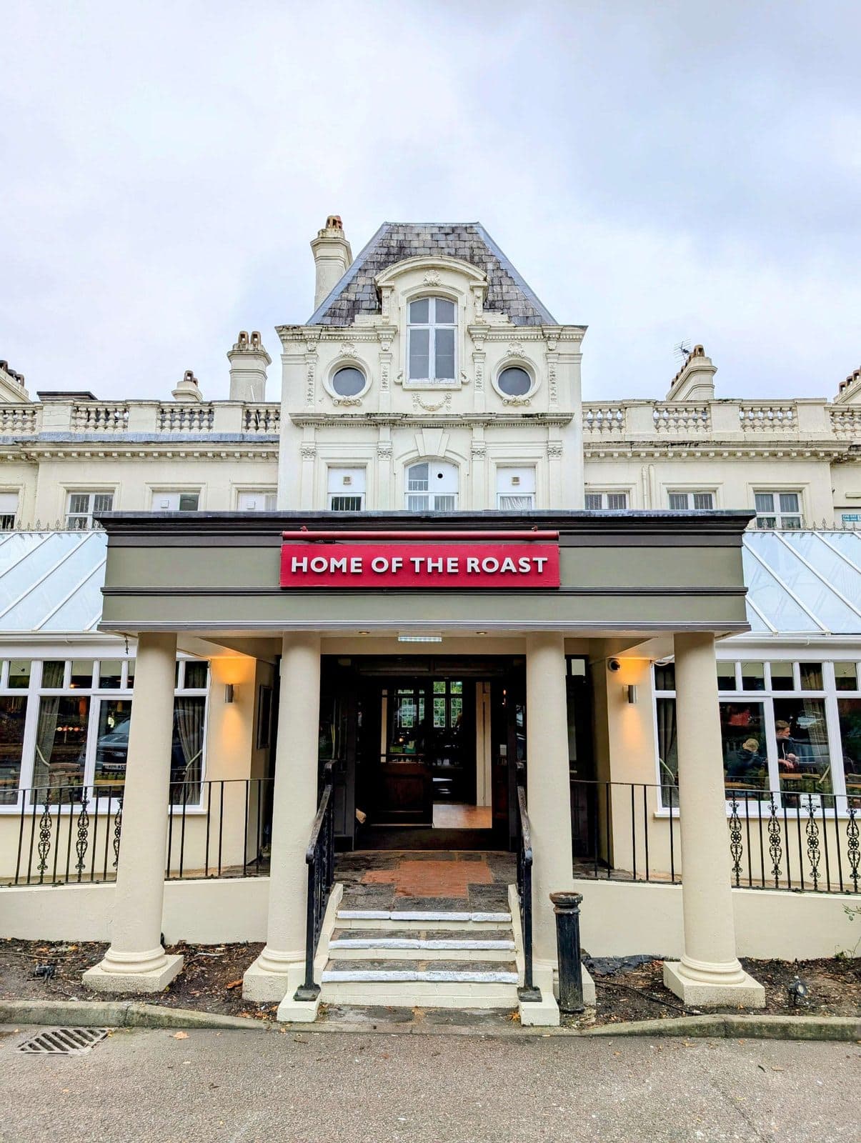 Toby Carvery Whitewebbs House - image 1