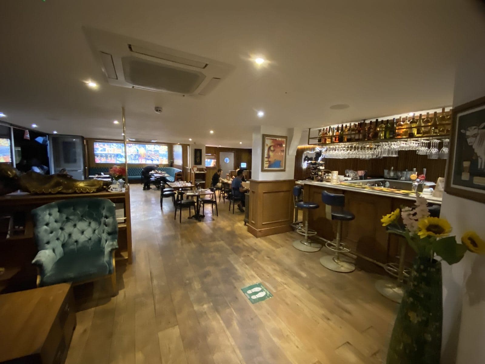 Holy Cow - Fine Indian Dining - Indian Restaurant & Takeaway in Limehouse - Canary Wharf - image 1