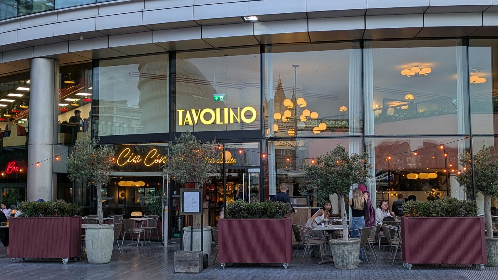 Tavolino Bar & Kitchen - image 1