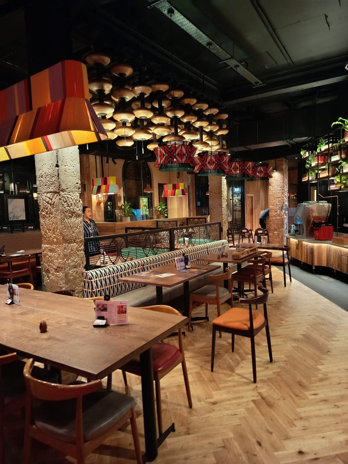 Nando's Victoria - Cardinal Place - image 1