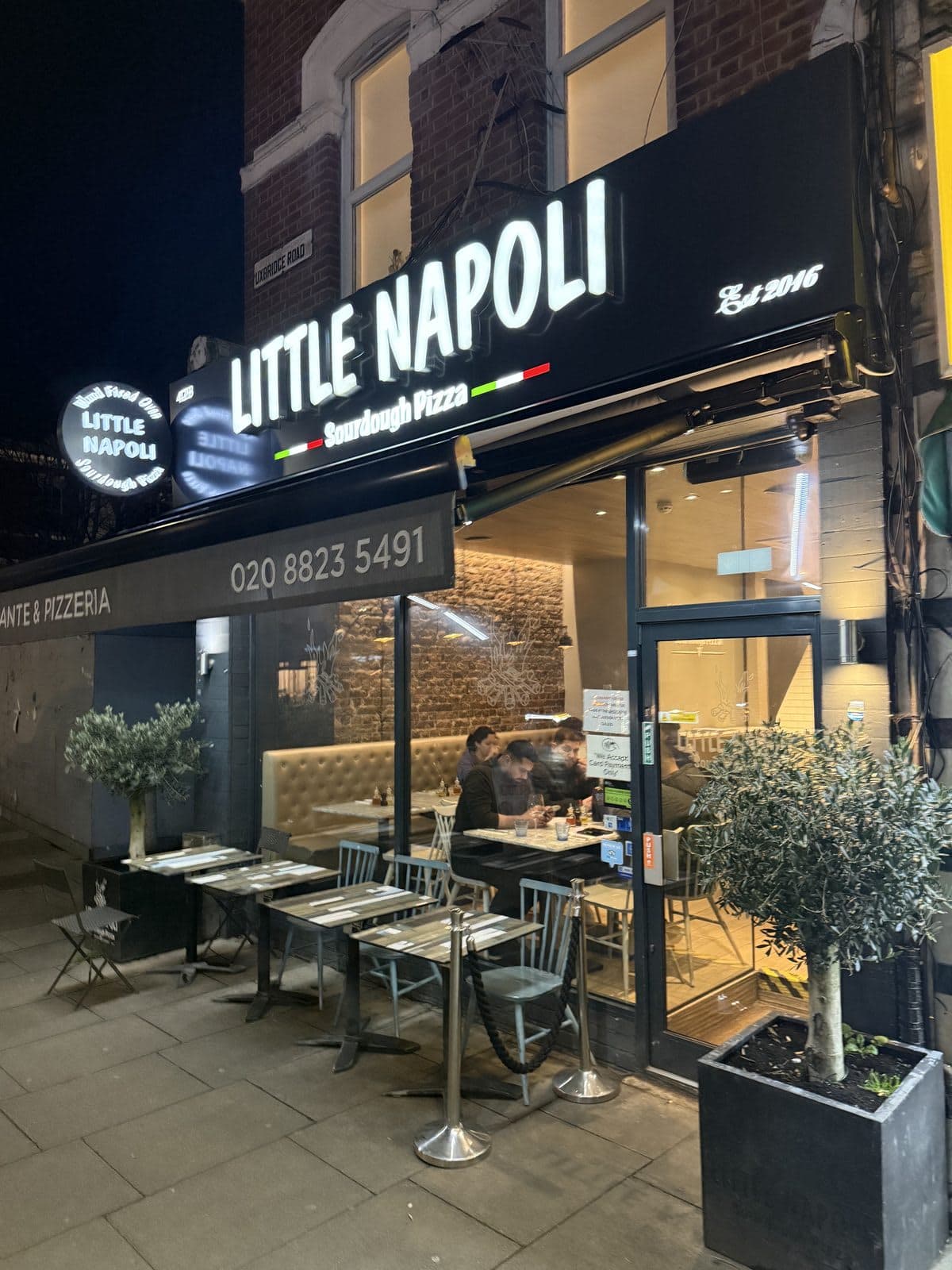 Little Napoli Pizza Restaurant Shepherds Bush - image 1