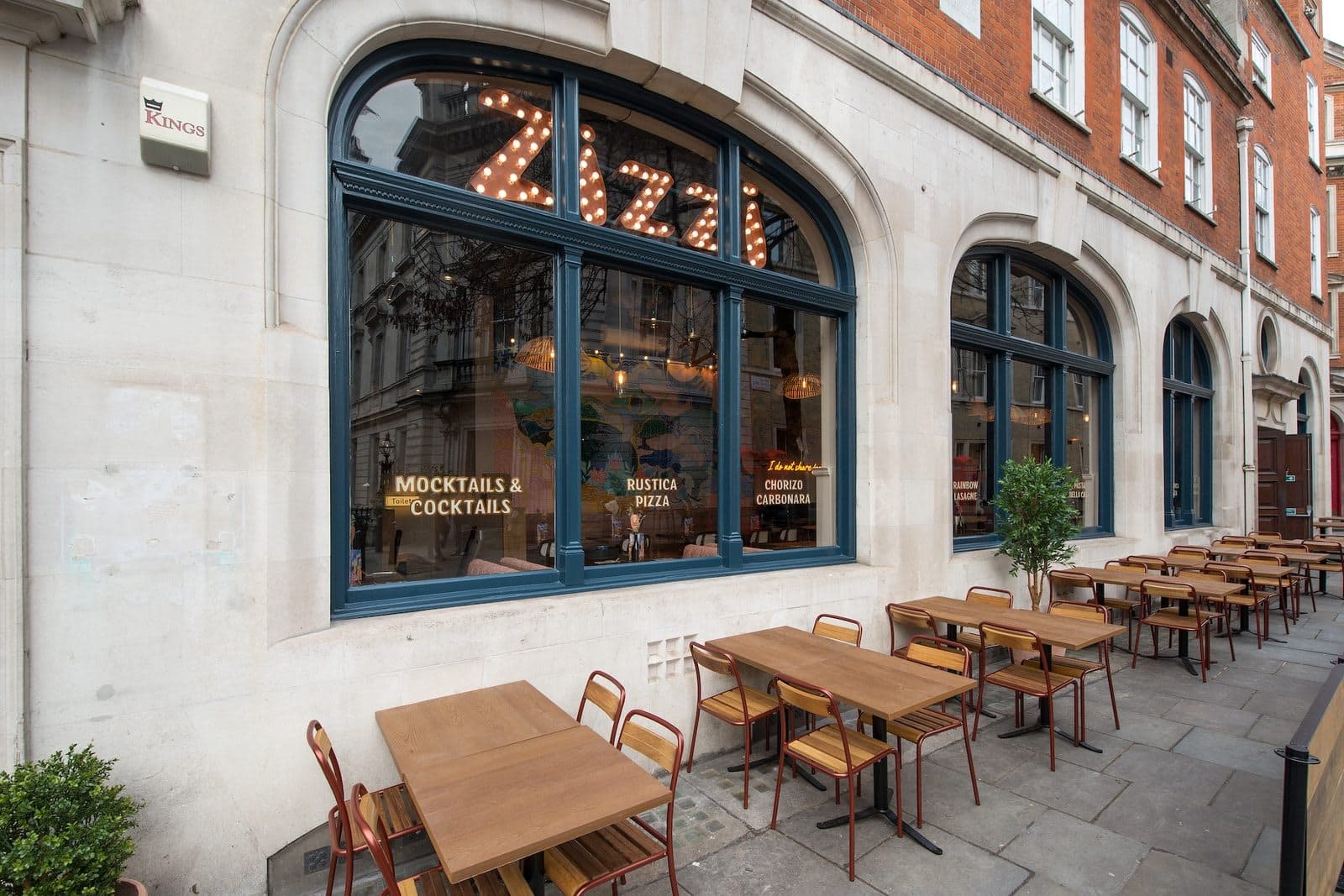 Zizzi - Bow Street (Covent Garden) - image 1