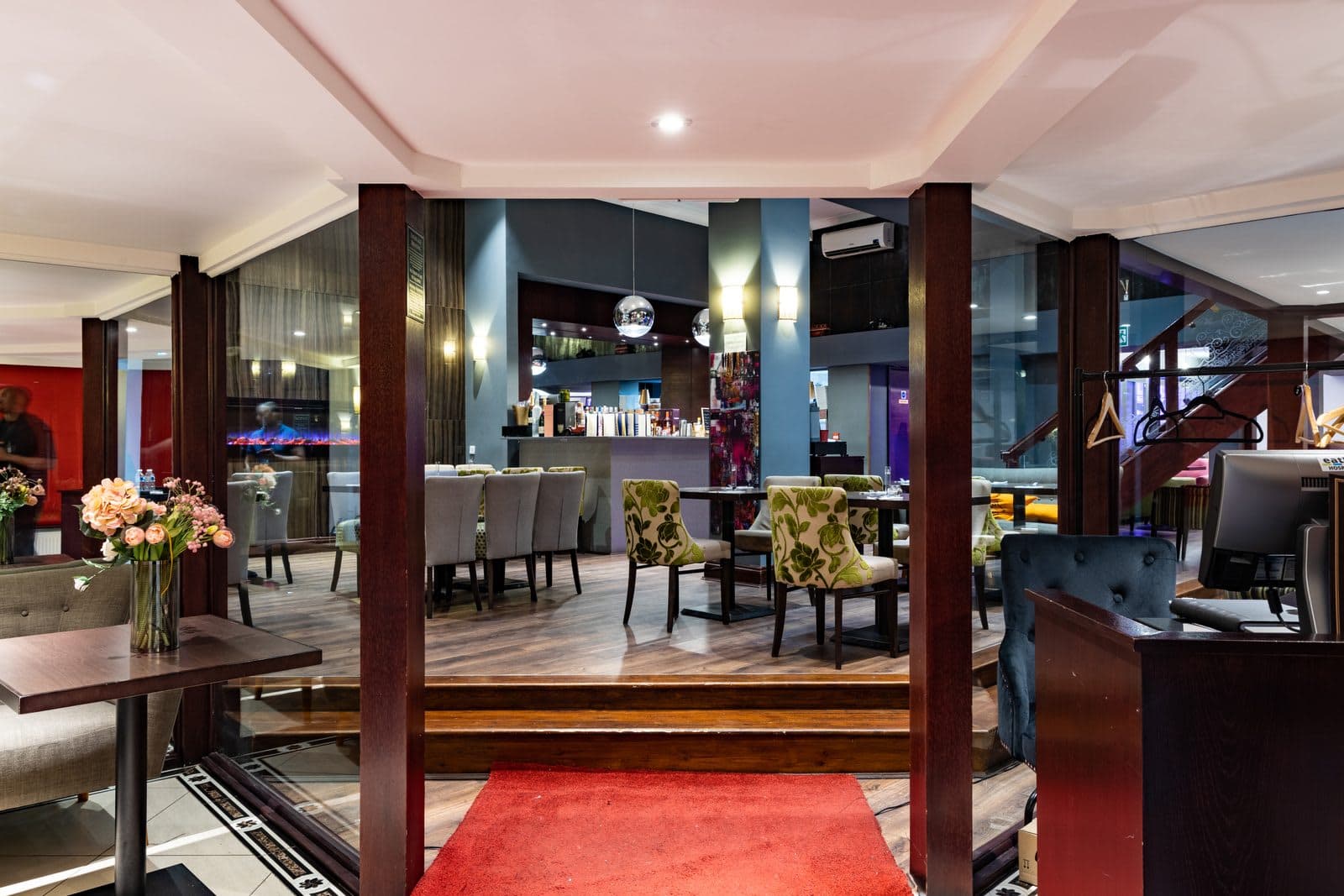 84 West Brasserie & Grill - image 1