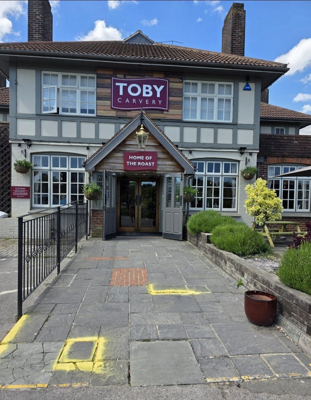 Toby Carvery Badgers Mount - image 1