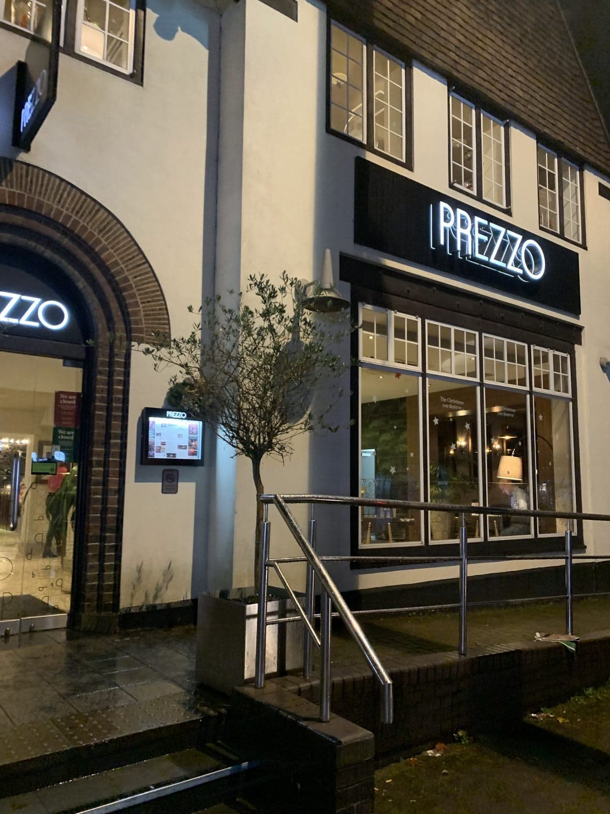 Prezzo Italian Restaurant Banstead - image 1