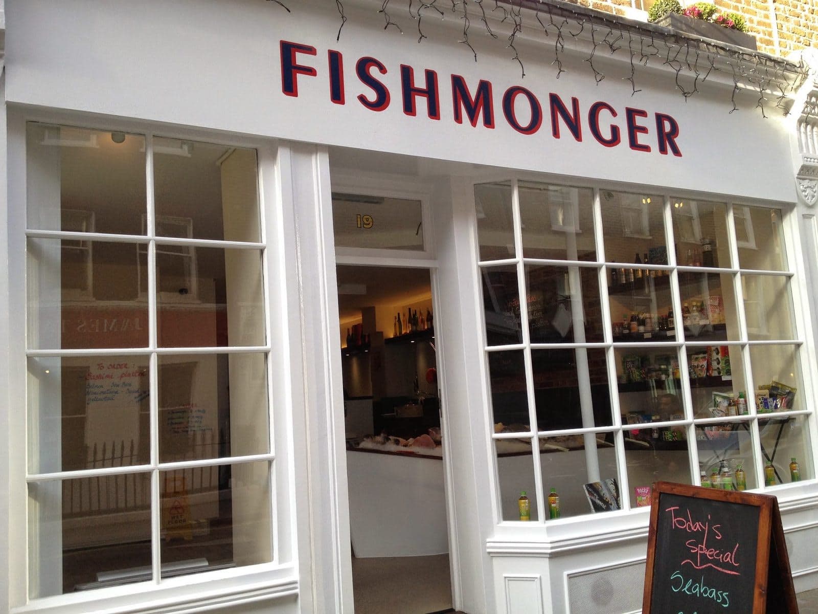 "La Petite Poissonnerie" Oyster Seafood Bar & Fishmonger - image 1
