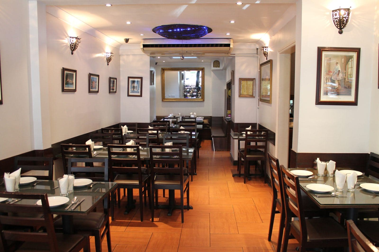 Colbeh Restaurant - image 1