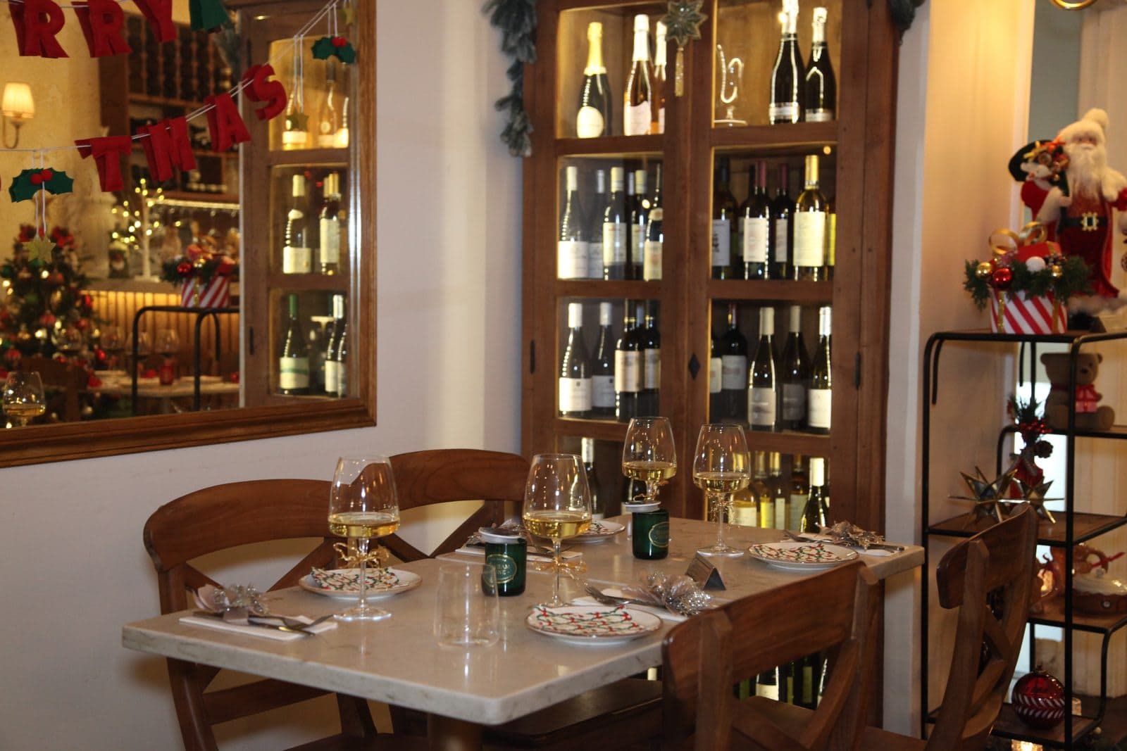 Antika Restaurant - image 1