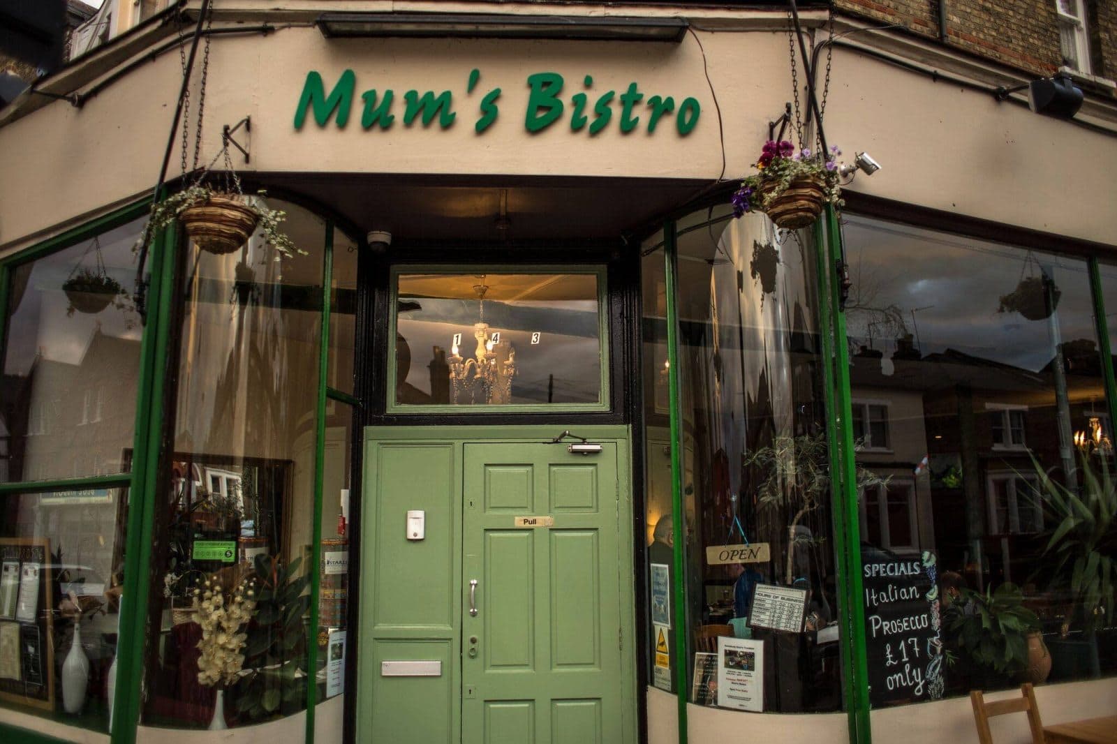 Mums Bistro - image 1