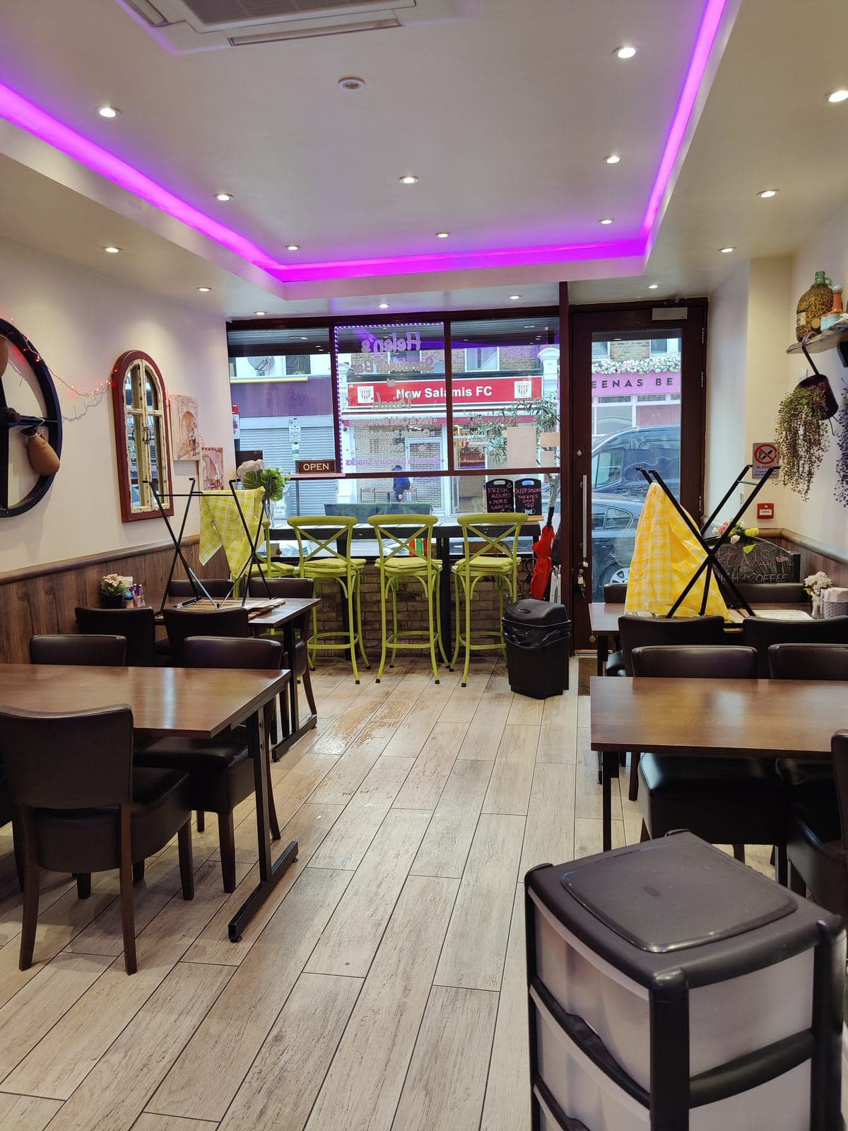 Helen's sandwich bar at vrisaki - image 1