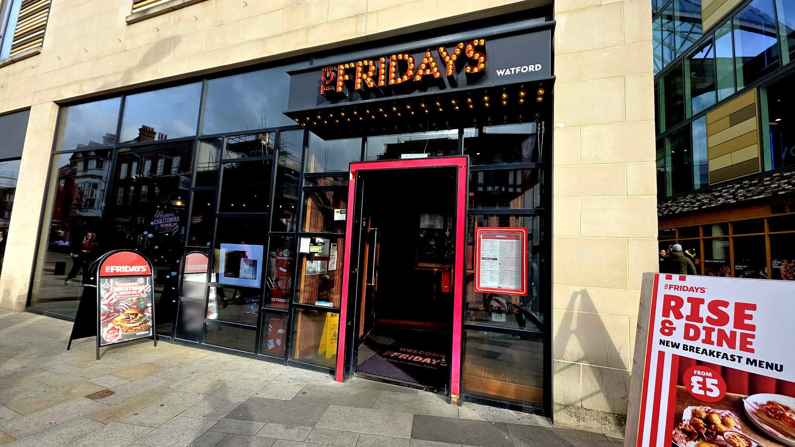 TGI Fridays - Watford Central - image 1
