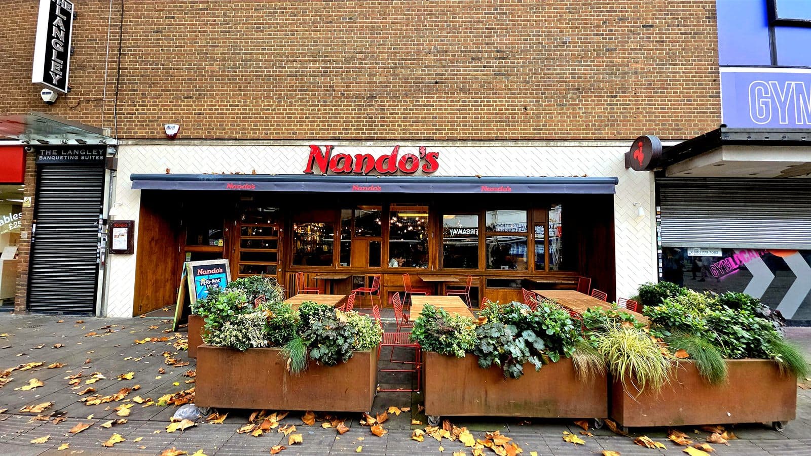 Nando's Watford - High Street - image 1