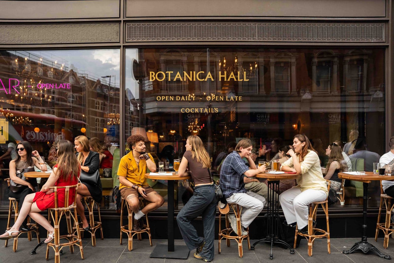 Botanica Hall - image 1