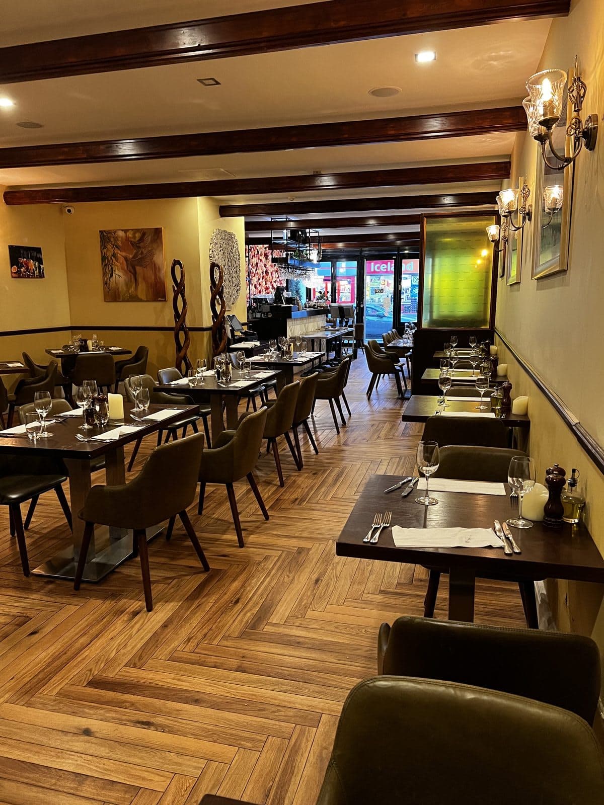 Indiya Bar & Restaurant - image 1
