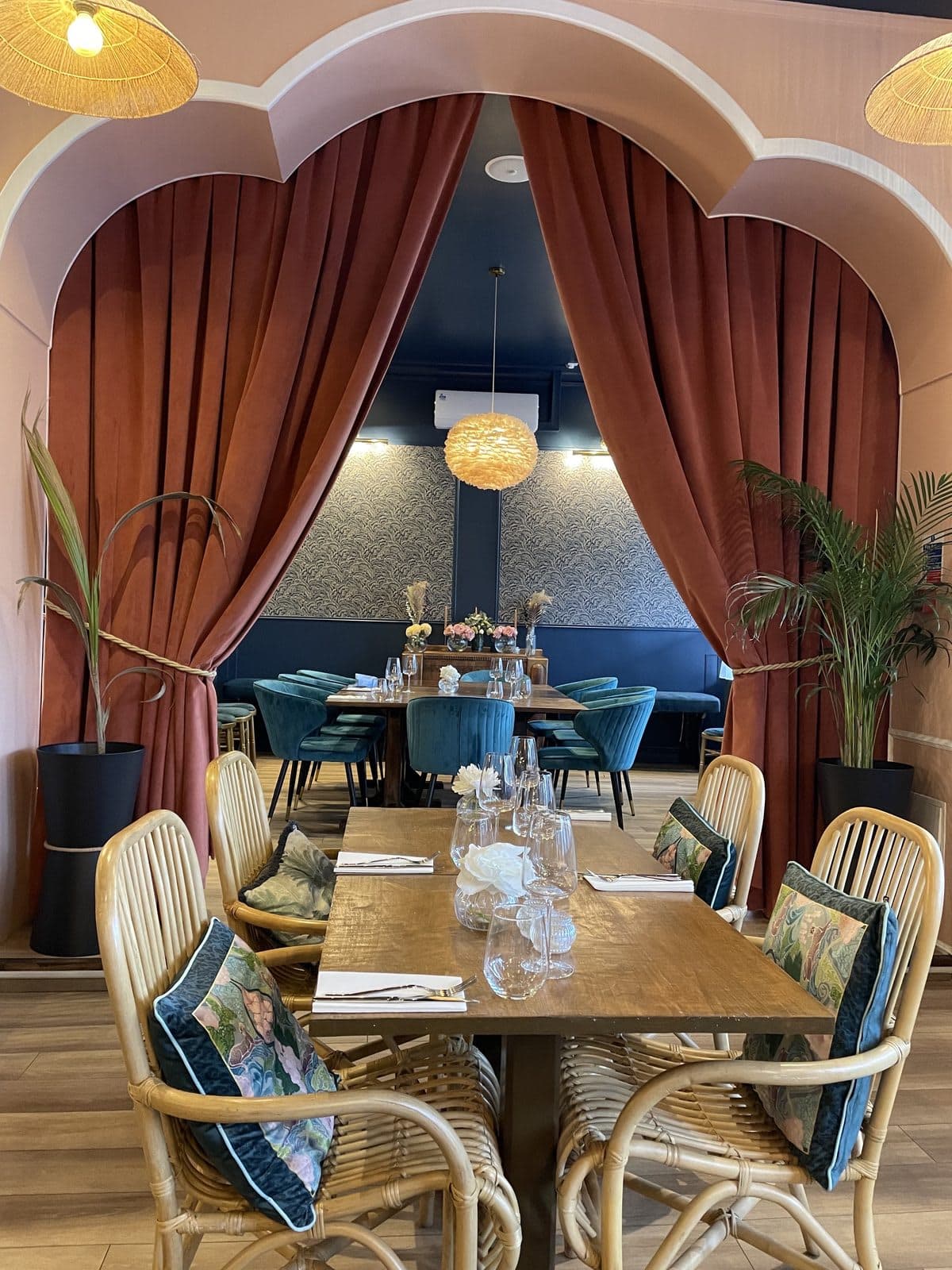 Maroon Restaurant & Cocktail Bar - image 1