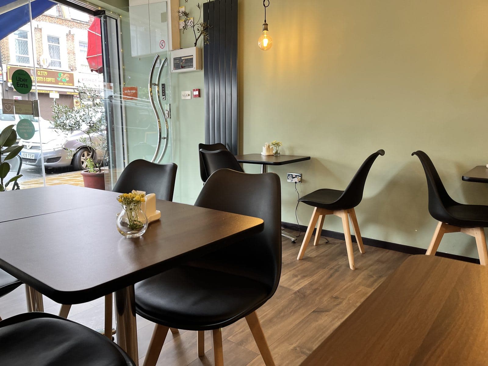 Koli's Bar & Restaurant - image 1