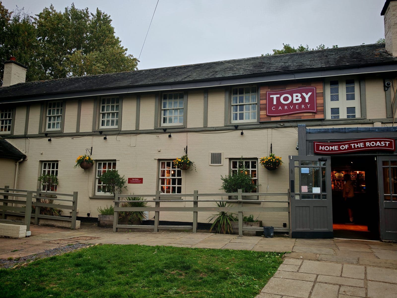 Toby Carvery Worcester Park - image 1