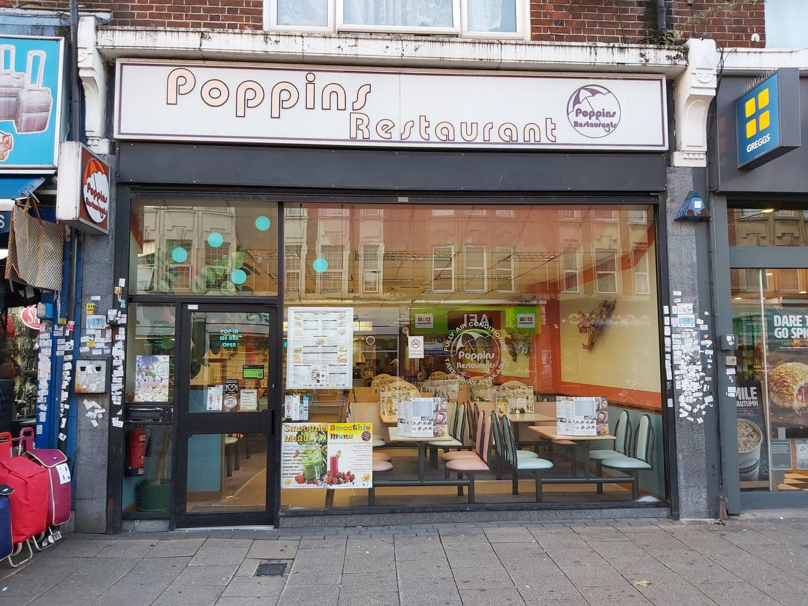 Poppins Restaurant Barking - image 1