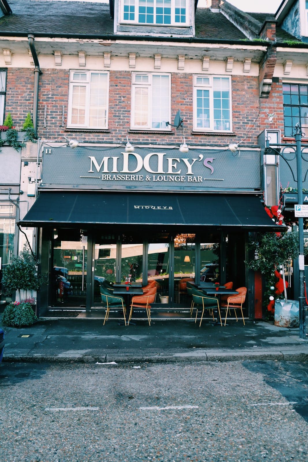 Middeys Brasserie - image 1