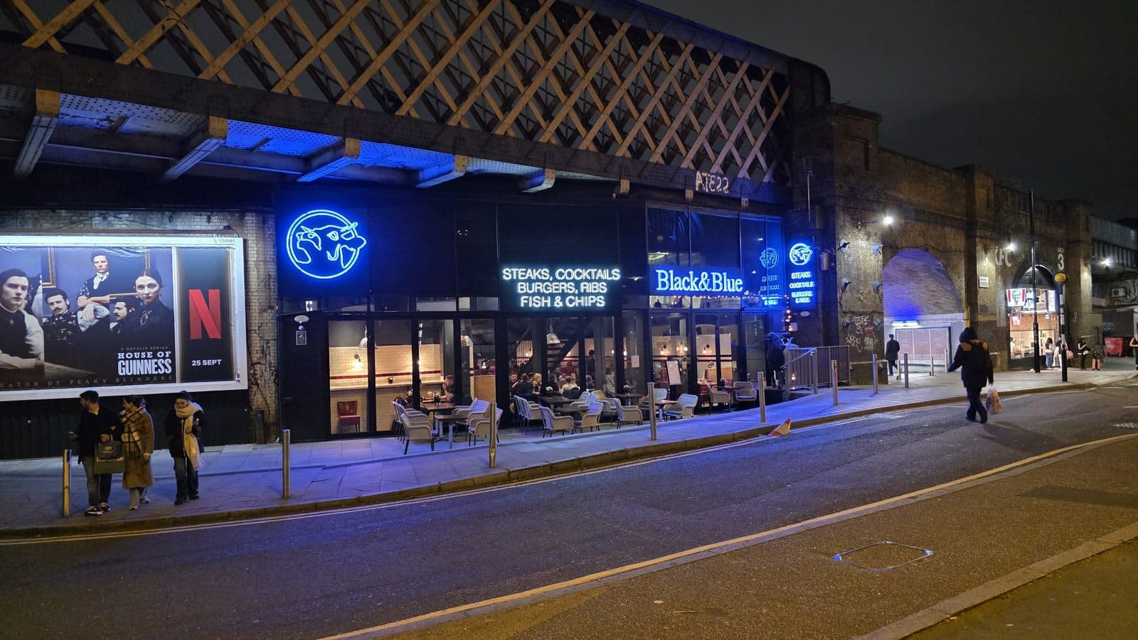 Black & Blue Waterloo - image 1