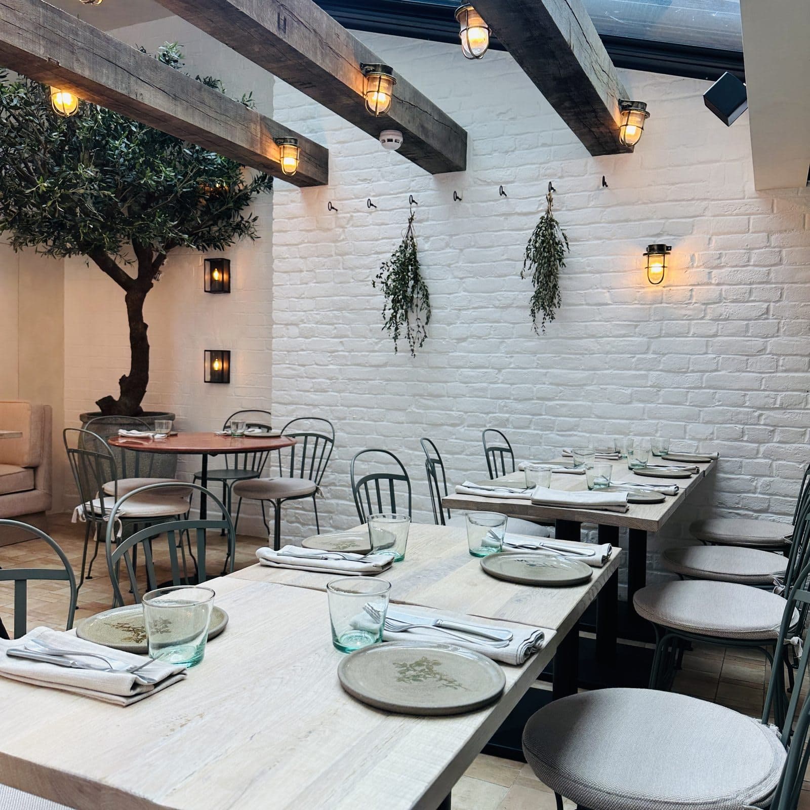 Akub Restaurant - image 1