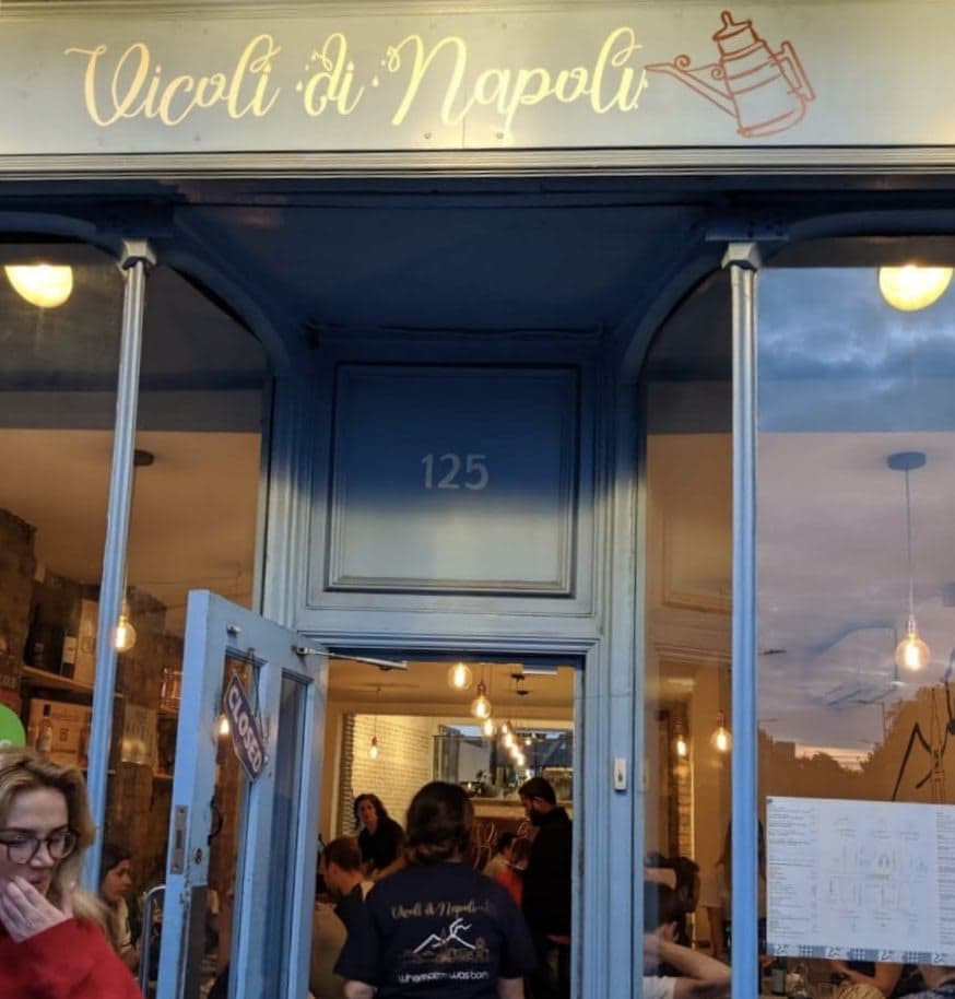 Vicoli di Napoli Pizzeria - Pizza Restaurant - image 1