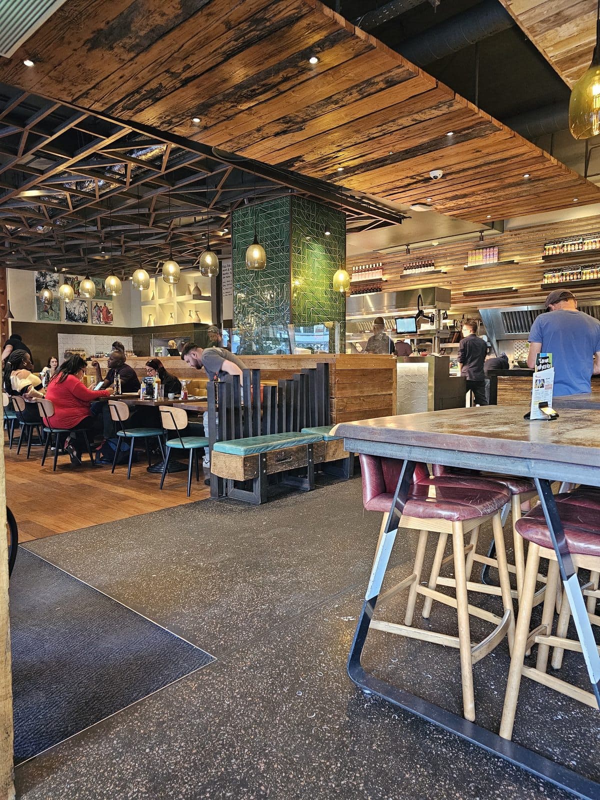 Nando's Victoria - Wilton Road - image 1