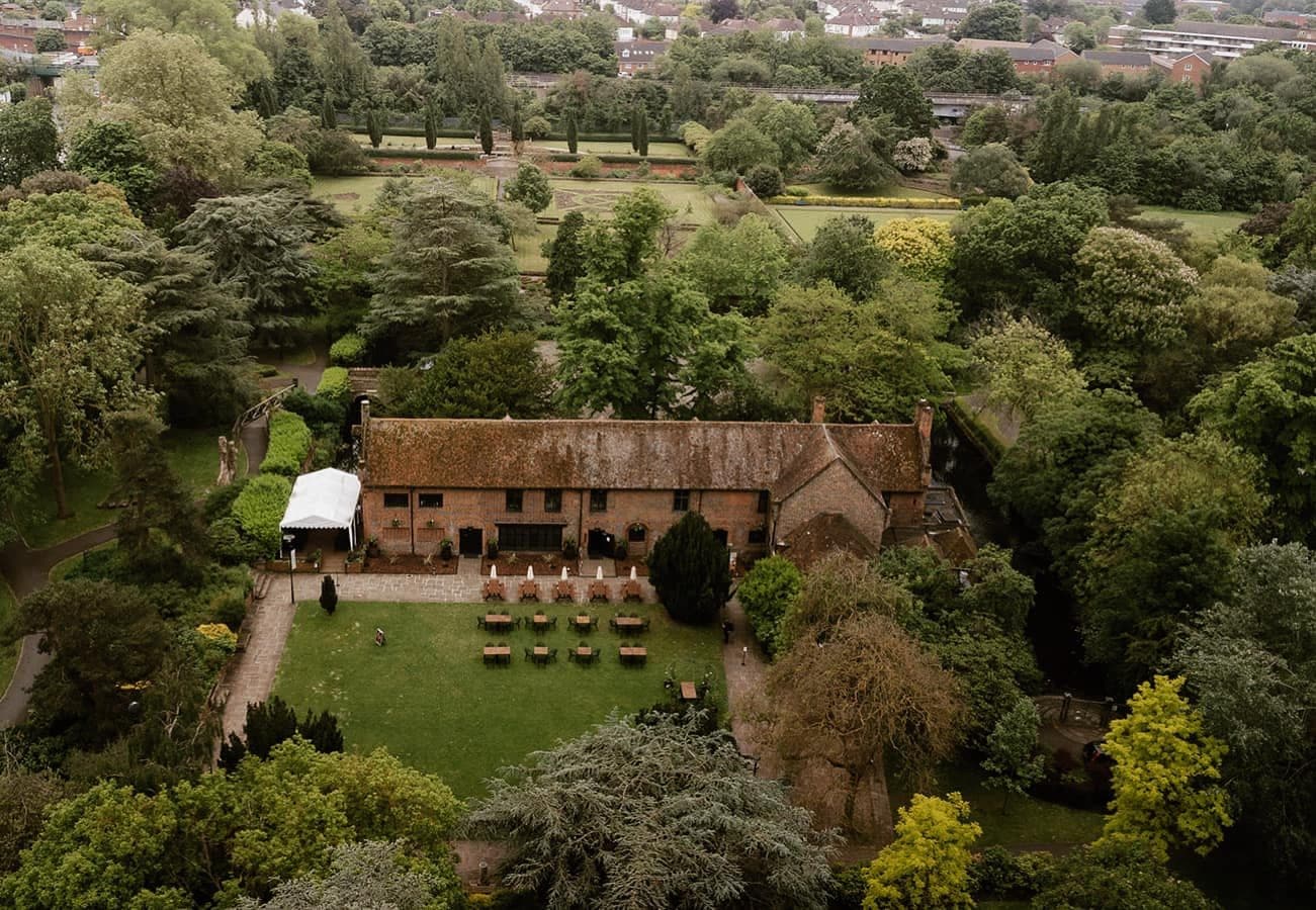 Tudor Barn Eltham - image 1