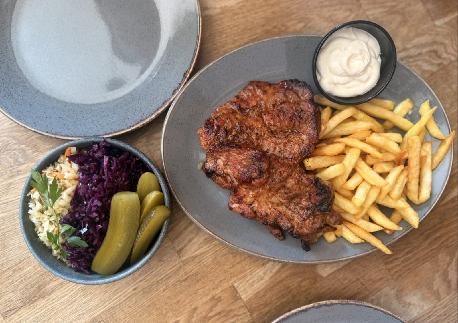 Autograf Restaurant - image 1