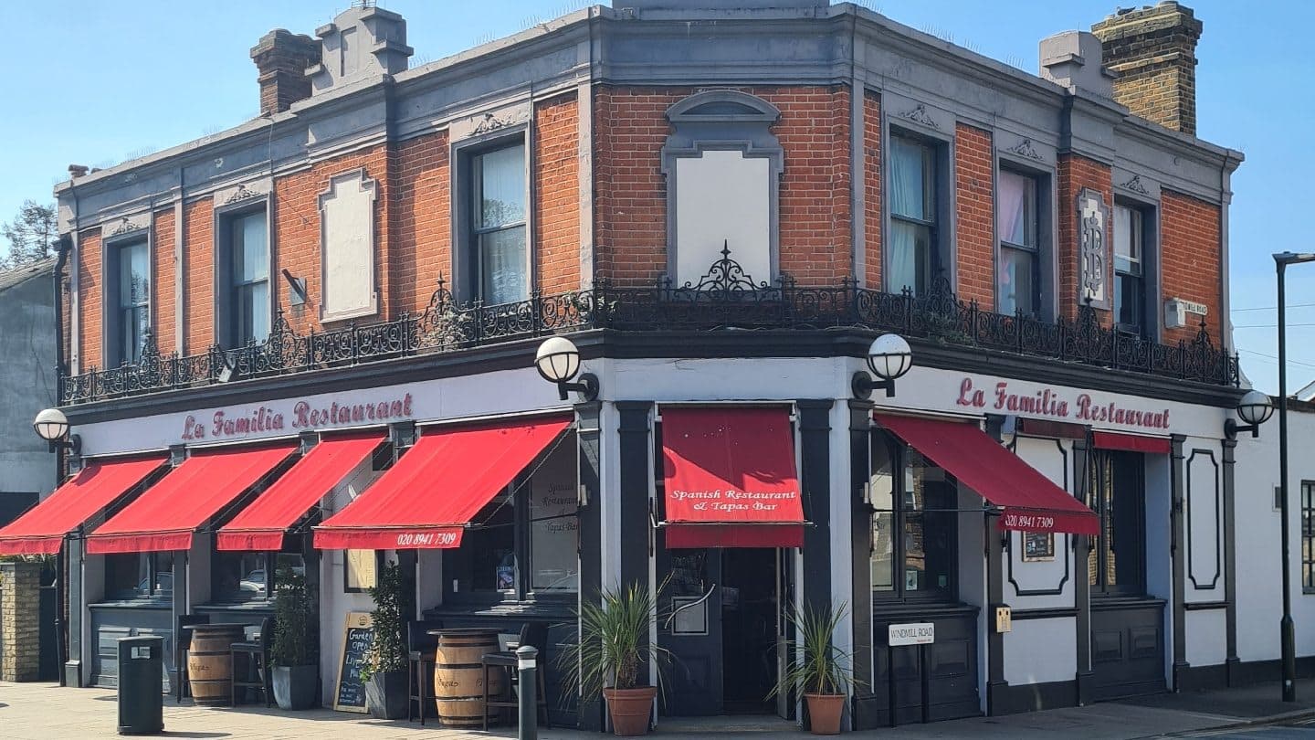 La Familia Restaurant - Hampton Hill - image 1