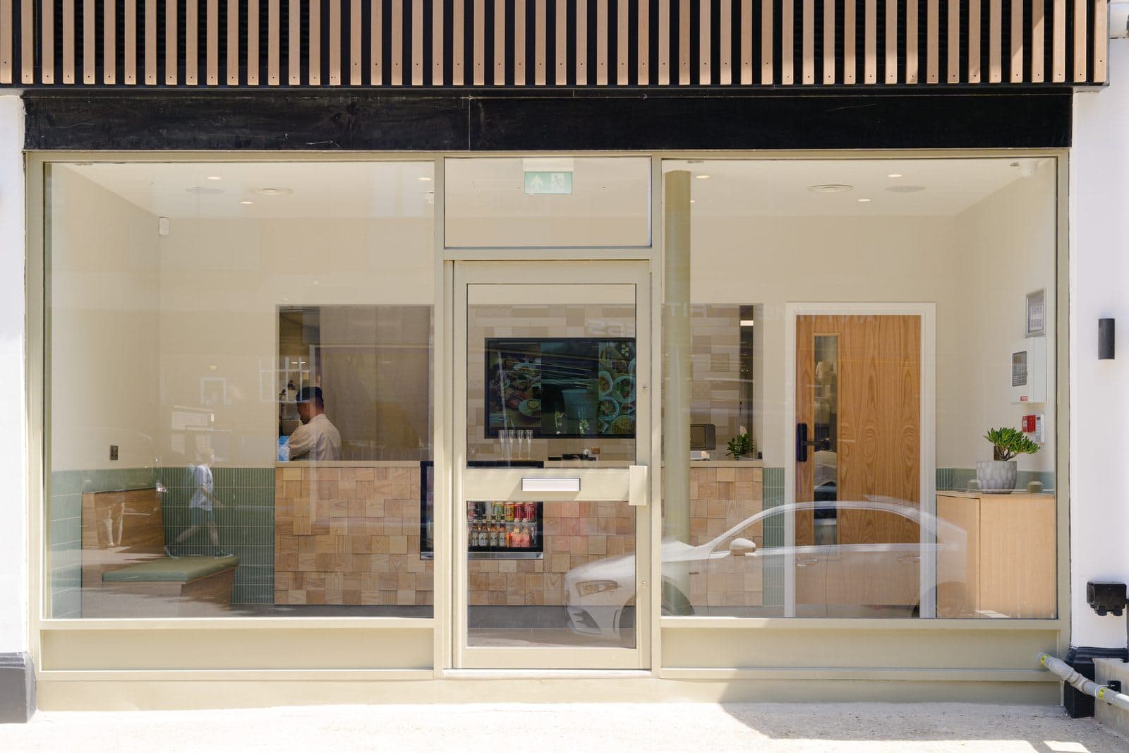 Hare & Tortoise Putney - image 1